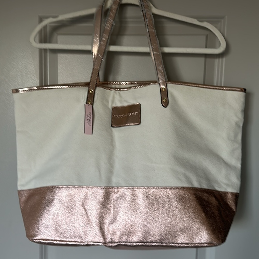 New Victoria’s Secret Tote Bag 🏷️